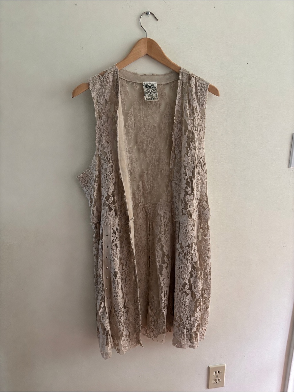 Vocal Lace Sleeveless Overlay Vest - Beige Cream